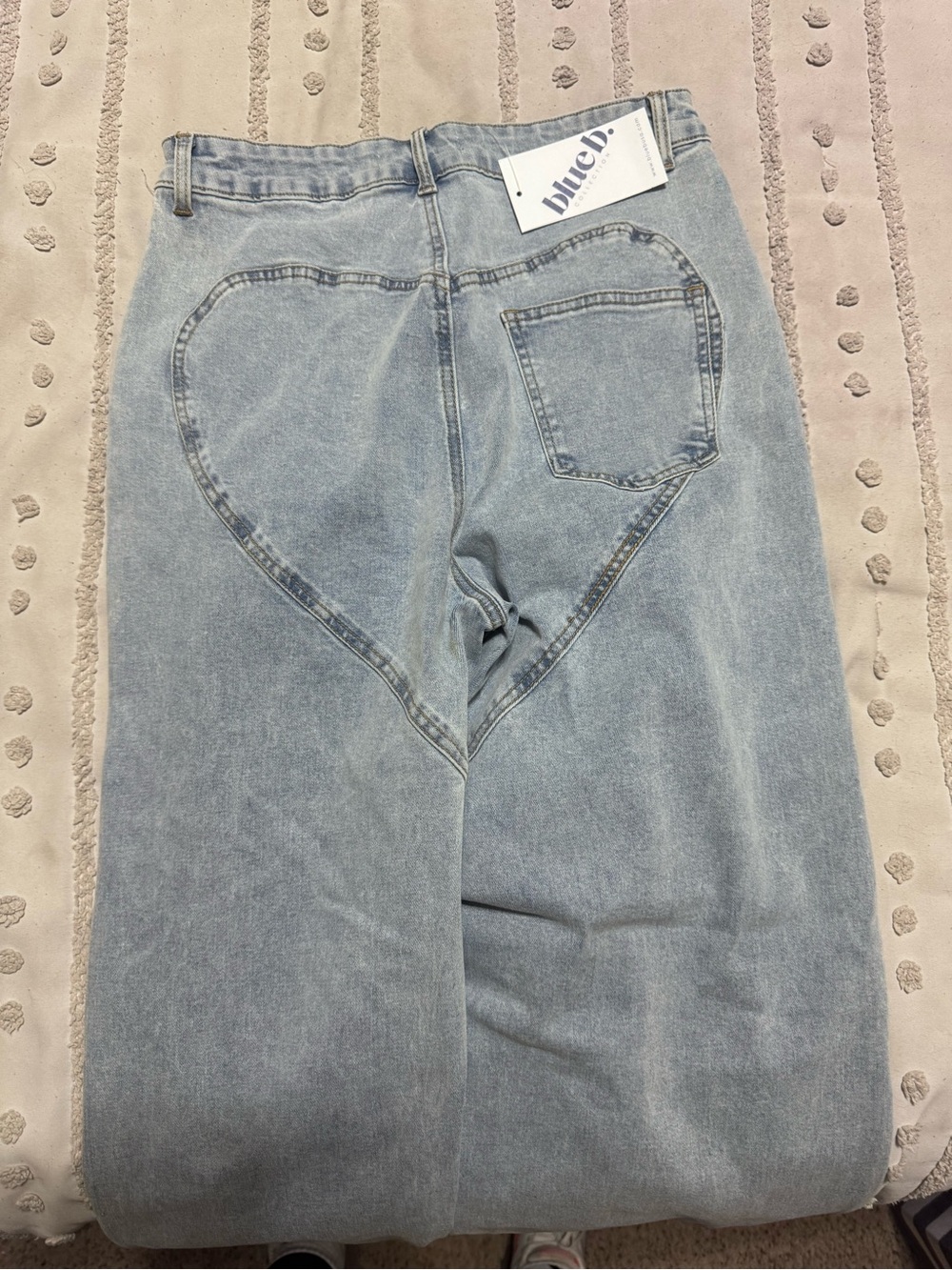 Blueb Light Wash Straight Leg Jeans with Heart Back Detail - Women size Large
